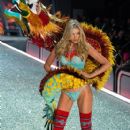 Elsa Hosk - 2016 Victoria's Secret Fashion Show in Paris - Show - 407 x 612
