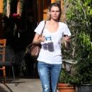 Sara Foster - At A Cafe In Brentwood (19.12.09)
