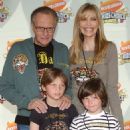 Larry King, Shawn Southwick, Chance King and Cannon King - Nickelodeon Kids' Choice Awards '07 - 454 x 570
