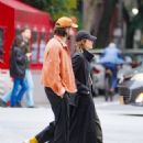 Elizabeth Olsen – With Robbie Arnett on a stroll in New York - 454 x 575