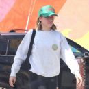 Kristen Bell – Out in workout gear in Los Angeles