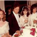 Throw back to the year of 1981 when Eddie Van Halen married his girlfriend Valerie Bertinelli - 454 x 350