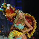 Elsa Hosk - 2016 Victoria's Secret Fashion Show in Paris - Show - 408 x 612