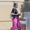 Kristen Bell – Run errand in Los Angeles