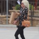 Lady Gaga – Shows off her six-pack while shopping in Malibu - 454 x 623