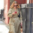 Sailor Brinkley-Cook – On a walk with her dog in New York - 454 x 682