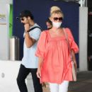 Sandra Lee &#8211; Flashes her Diamond ring as she arrives in Los Angeles