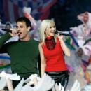 Christina Aguilera and Enrique Iglesias perform during the halftime show at Super Bowl XXXIV (2000) - 454 x 303