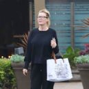Sandra Lee – Seen shopping along a Malibu sidewalk - 454 x 681