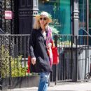 Blythe Danner – Shopping candids at GOOP in New York - 454 x 577