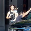 Ella Emhoff – Being escorted by Secret Service agents in Los Angeles - 454 x 302