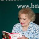 Betty White - 454 x 681
