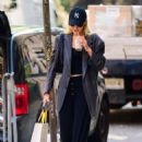 Gigi Hadid – Arrives at her apartment with Isaac Ross in New York