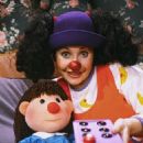 Alyson Court - The Big Comfy Couch - 454 x 696
