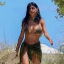 Mia Khalifa – On the beach in Miami - 454 x 681