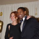 Denzel Washington and Julia Roberts - The 74th Annual Academy Awards (2002) - 402 x 612