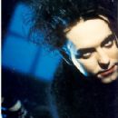 Robert Smith - 294 x 400