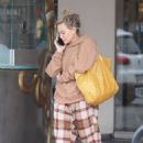 Hilary Duff – Seen outside of Barnes and Noble Bookstore in Studio City