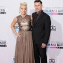 Pink and Carey Hart - The 40th Anniversary American Music Awards (2012) - 448 x 612