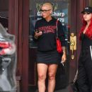 Amber Rose – Steps out with friends in New York
