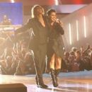 Steve Tyler and Pink - VH1/Vogue Fashion Awards 2002 - 454 x 297