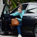 Jodie Sweetin – Spotted wearing jeans and Golden Goose trainers in Los Angeles - 454 x 543