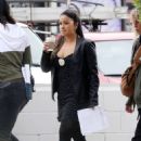 Gina Rodriguez – Filming ‘Not Dead Yet’ in Los Angeles - 454 x 681