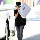 Kourtney Kardashian: shopping in Beverly Hills