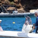 Goldie Hawn – Seen with Kurt Russell in Greece - 454 x 327