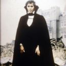 Dracula 1979 Starring Frank Langella Lawrence Oliver - 400 x 600