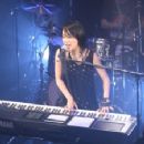 Younha - 225 x 275