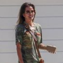 Brooke Burke – Pictured during a lunch date with a friend in Malibu - 454 x 681