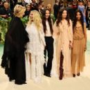 Emma Mackey – 2024 Met Gala in New York - 454 x 302