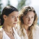 Anne Caillon and Laura Smet in 'UV' (2007)