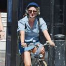 Saoirse Ronan – With Jack Lowden are seen riding bikes in East London - 454 x 817