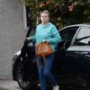 Jodie Sweetin – Spotted wearing jeans and Golden Goose trainers in Los Angeles - 454 x 550