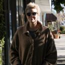 Jane Lynch – Out for a solo lunch on Christmas day in Los Angeles - 454 x 681