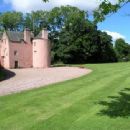 1561 establishments in Scotland
