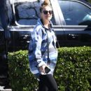 Kaley Cuoco – On a lunch with her sister Brianna Cuoco in Calabasas