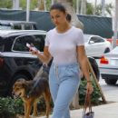 Tao Wickrath – Walks the streets of Miami on Mother’s Day - 454 x 763