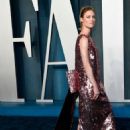 Mackenzie Davis – 2022 Vanity Fair Oscar Party in Los Angeles - 454 x 627