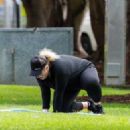 Rebel Wilson – Workout in a Sydney park