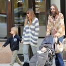 Chris Robinson and Allison Bridges go for lunch in the West Village - 454 x 574