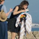 Jennifer Garner – Fashion photoshoot candids on the beach in Santa Barbara