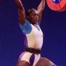 Colombian female discus throwers
