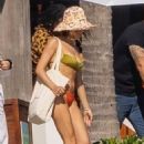 Olivia Jade Giannulli – In a bikini with friends in Puerto Vallarta - 454 x 681
