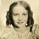Joan Leslie - 454 x 593