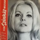 Virna Lisi - Film Szinhaz Muzsika Magazine Cover [Hungary] (9 September 1966)