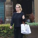 Sandra Lee – Seen shopping along a Malibu sidewalk - 454 x 681