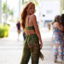 Summer Rae – Arrives at Pretty Little Thing’s fashion show in Miami Beach - 454 x 681